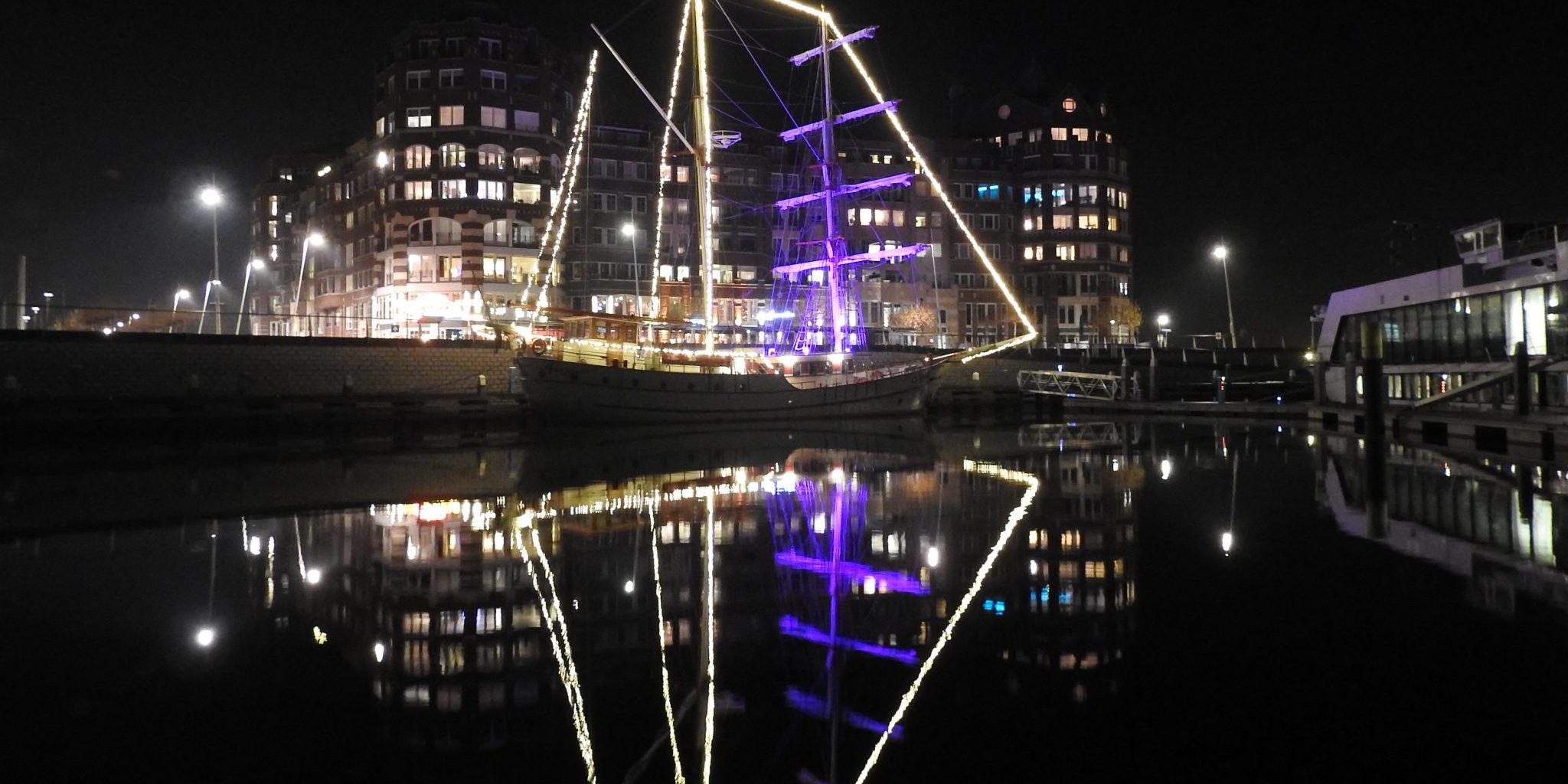 Bounty Winteractiviteiten Bataviahaven LED show