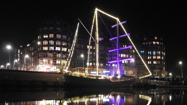 Bounty-spiegelglad-Bataviahaven2 Bounty geeft Licht
